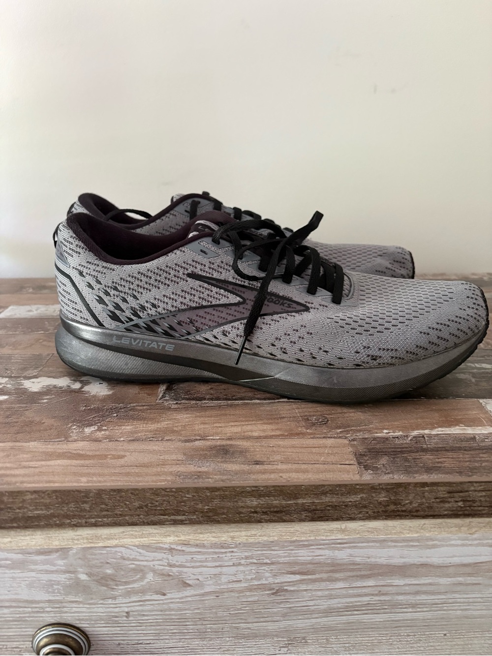 Men’s Brooks Levitate Sneakers